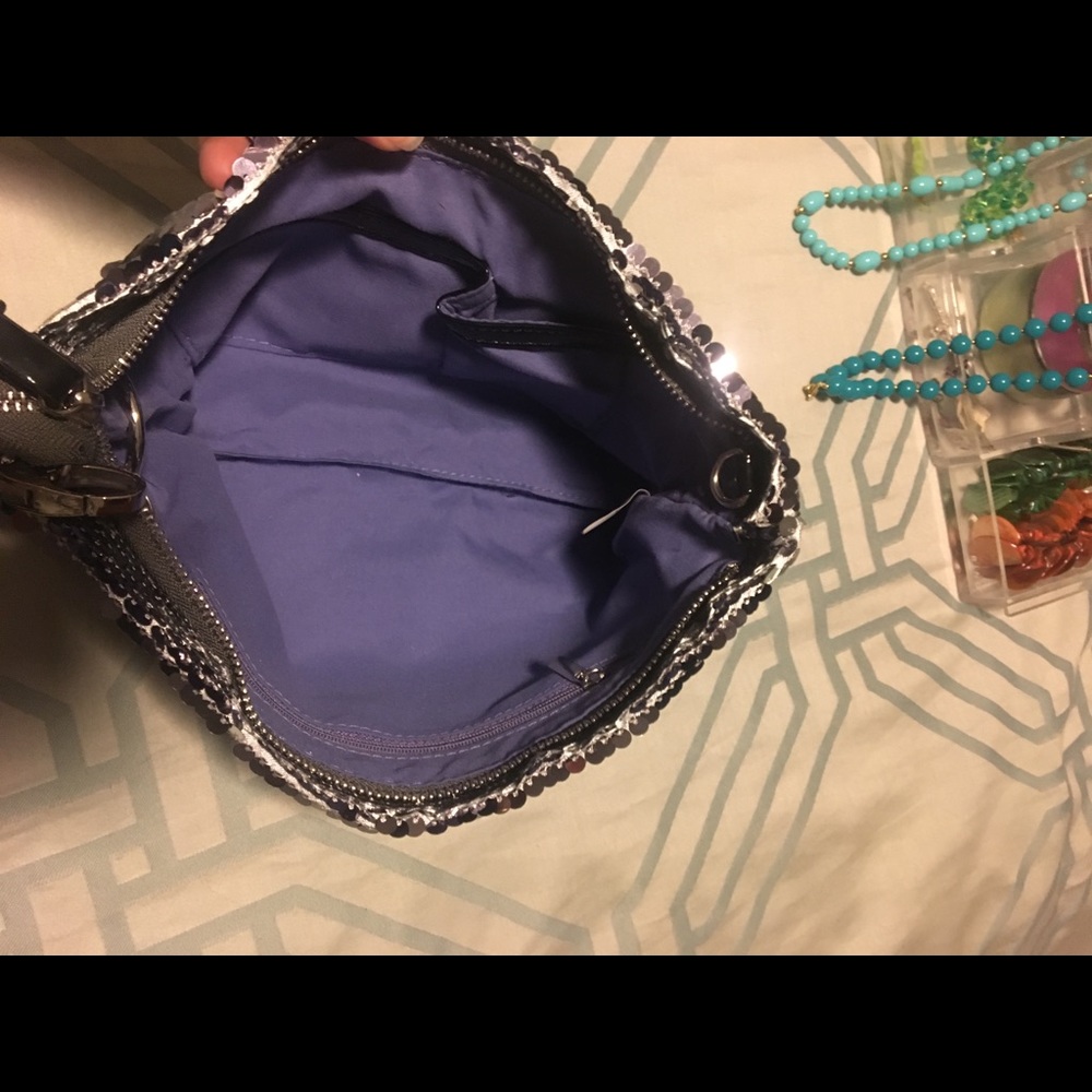 🚫🚫NWT Silver and black sequin purse. - Picture 3 of 4